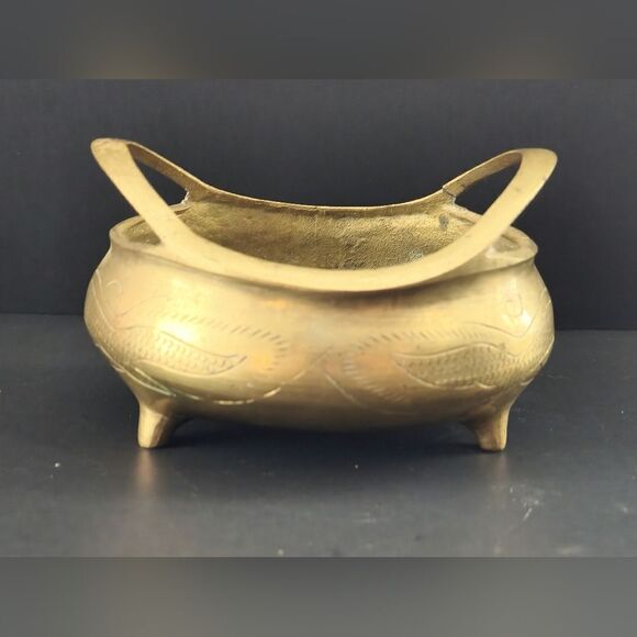 Vintage bronze Chinese gilt footed bowl with handles - Picture 1 of 8